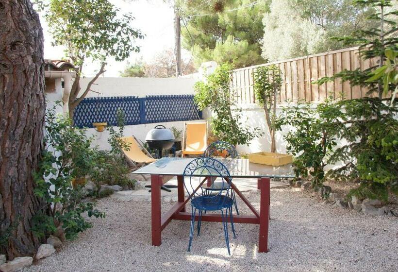 L Abri Et L Atelier Du Jas