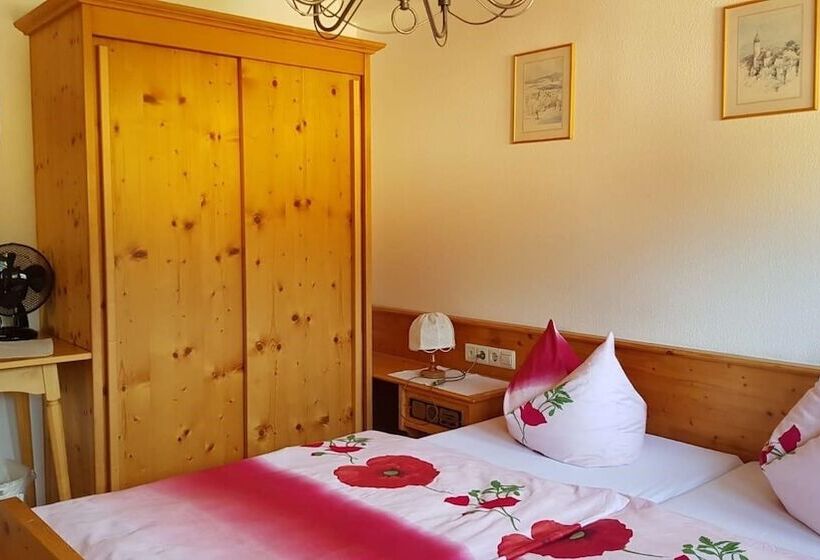 פנסיון Alte Bauernstube