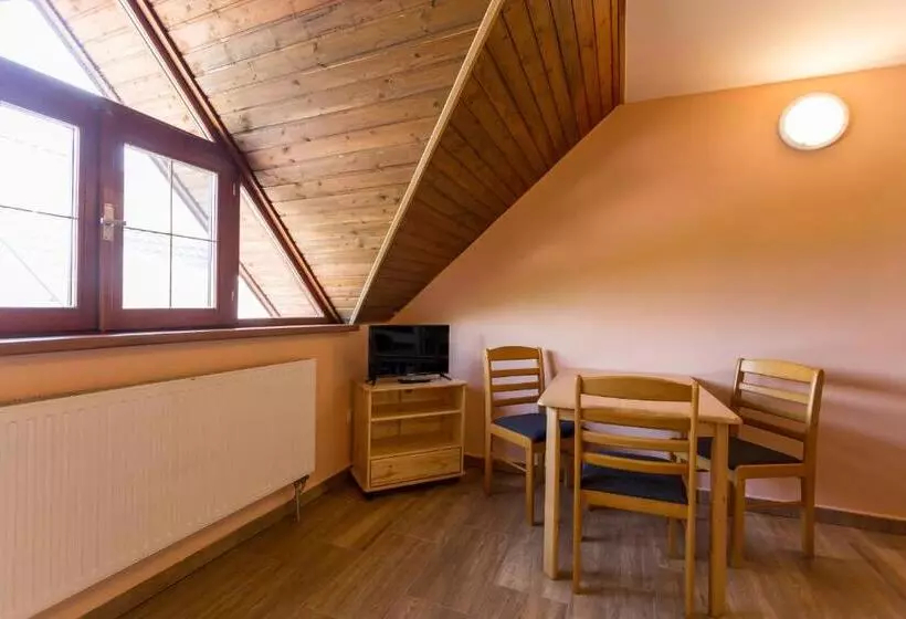 ペンション Penzion šatovské Lípy