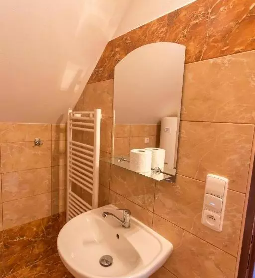 ペンション Penzion šatovské Lípy