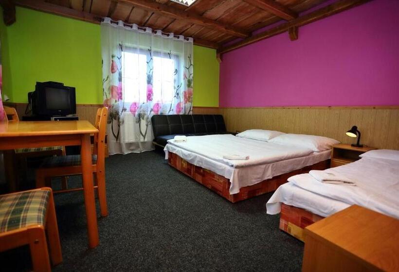 ペンション Penzion šatovské Lípy