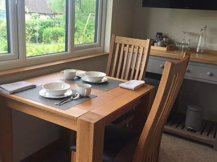 Thatched Cottage B&b