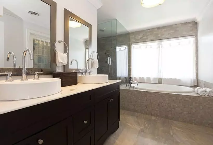 Tropical Oasis Estate