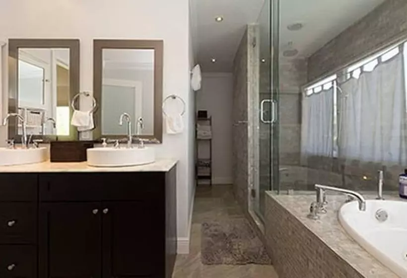 Tropical Oasis Estate