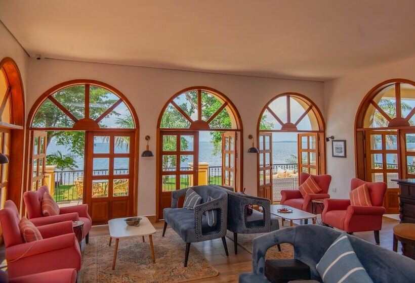 هتل Brovad Sands Lodge