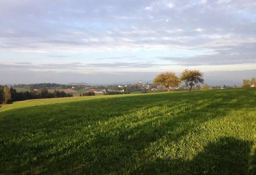 Maaseutuhotelli Ferienhof Löw