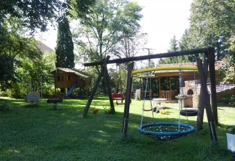 Maaseutuhotelli Ferienhof Löw