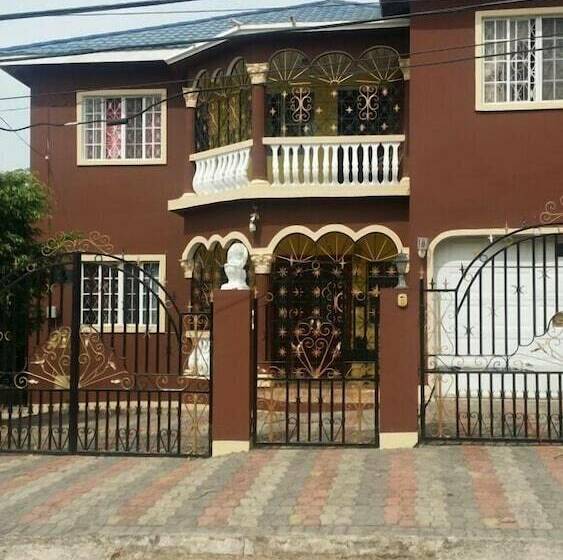 پانسیون Diamonds