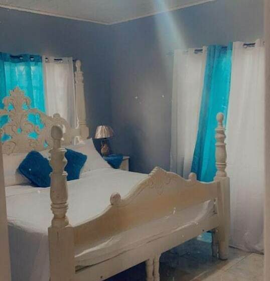 پانسیون Diamonds