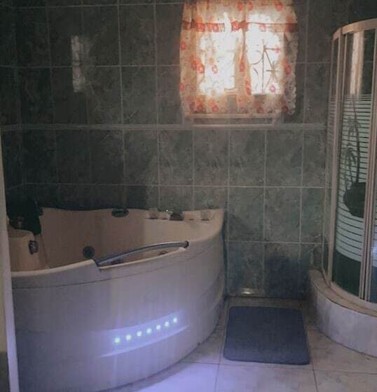 پانسیون Diamonds