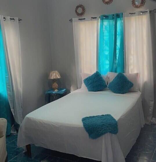 پانسیون Diamonds