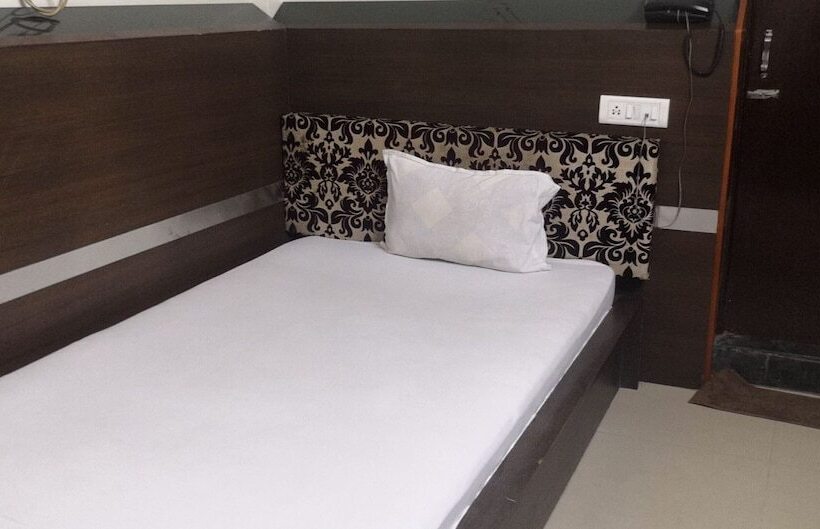 Spot On 44183 Hotel Rajasthan Fort