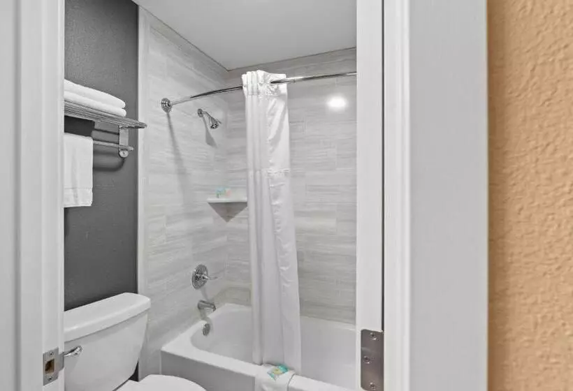 酒店 Basecamp Puyallup A Travelodge By Wyndham