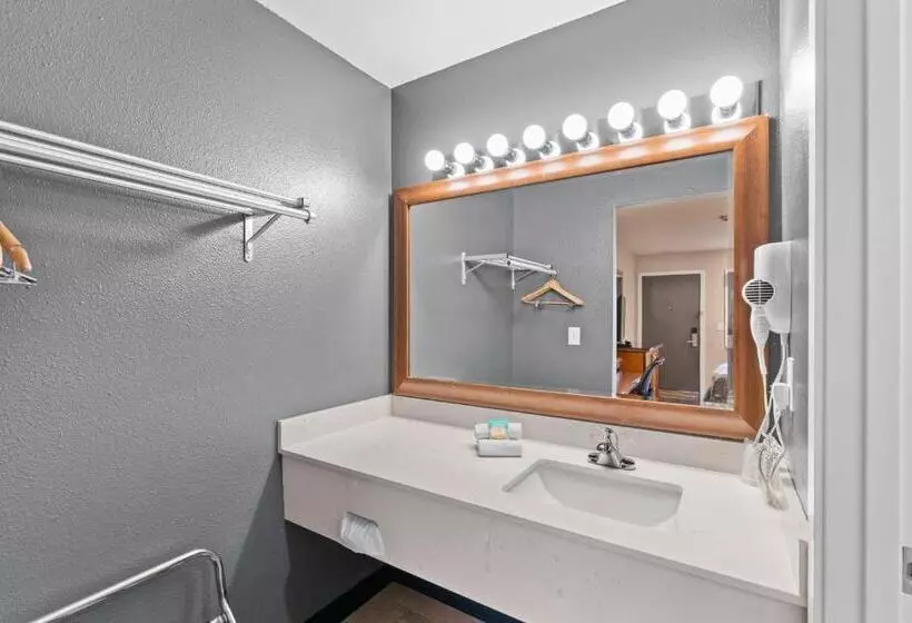 酒店 Basecamp Puyallup A Travelodge By Wyndham