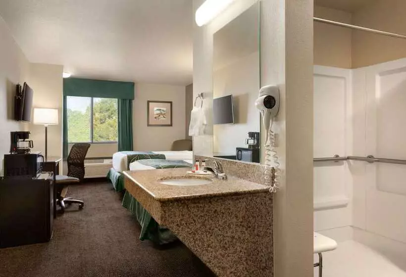 Отель Baymont By Wyndham Wellington