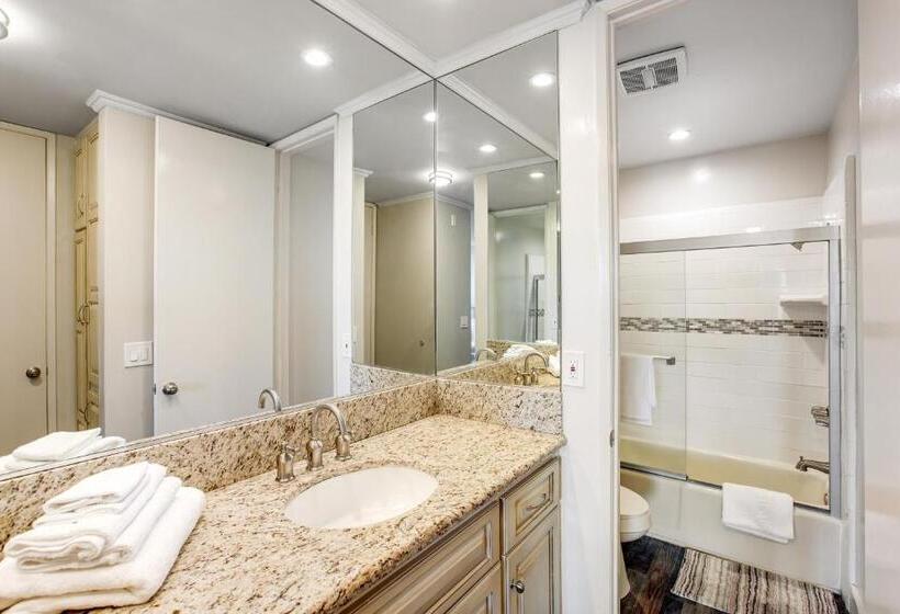 فندق North Coast Village