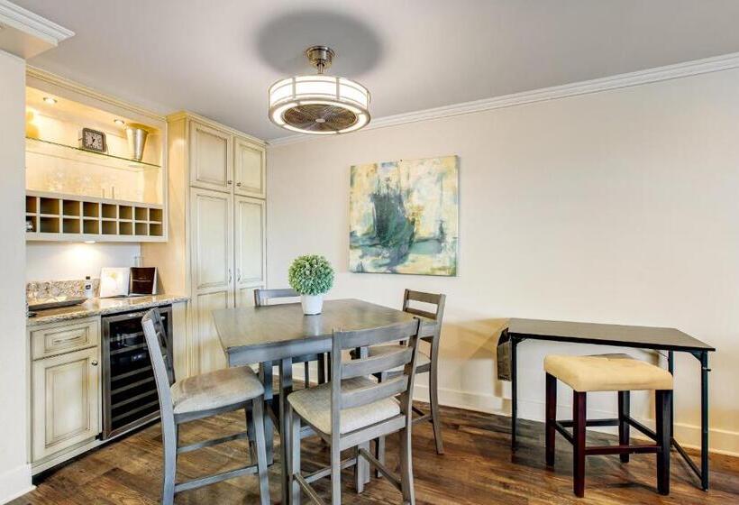 فندق North Coast Village