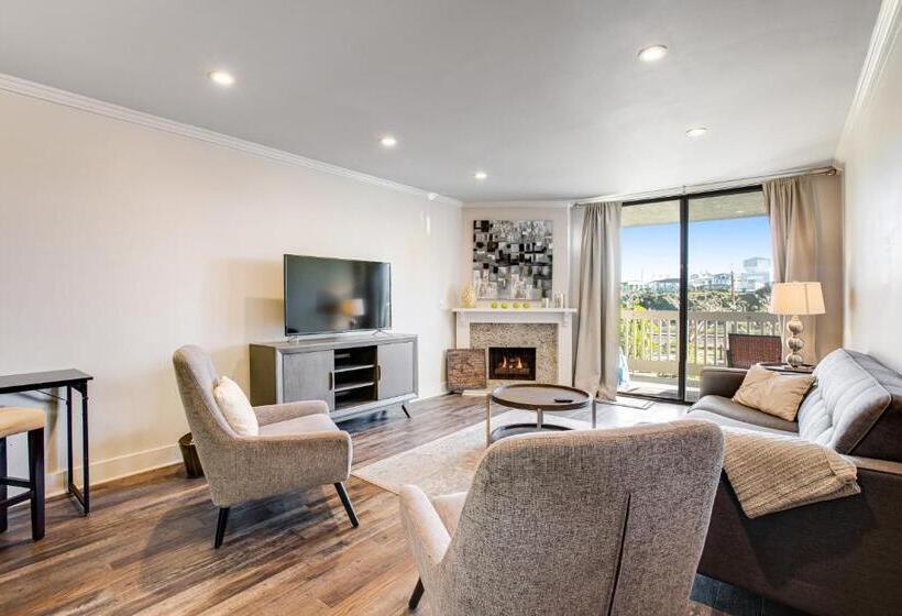 فندق North Coast Village