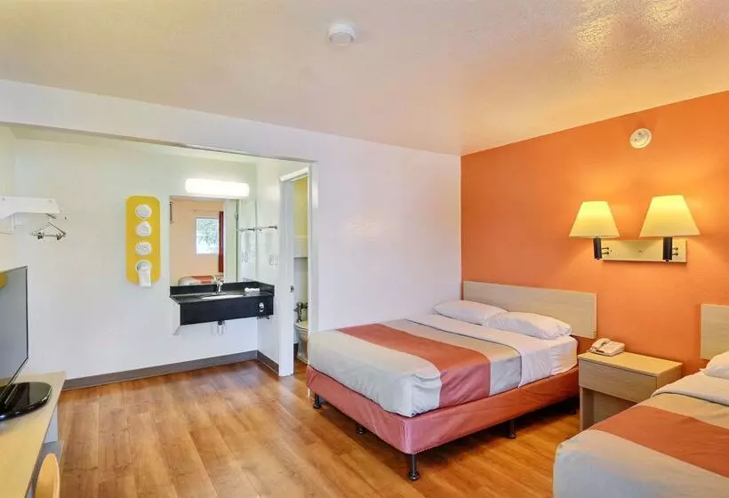 汽车旅馆  Travelodge By Wyndham Brattleboro Vt