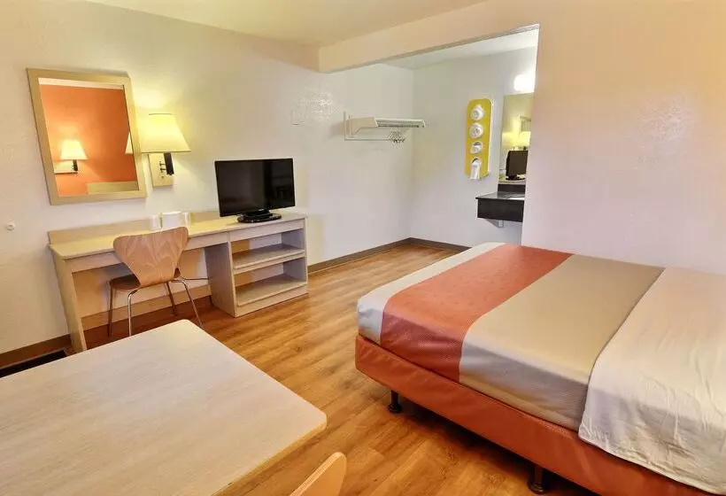 汽车旅馆  Travelodge By Wyndham Brattleboro Vt