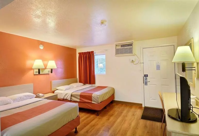 汽车旅馆  Travelodge By Wyndham Brattleboro Vt