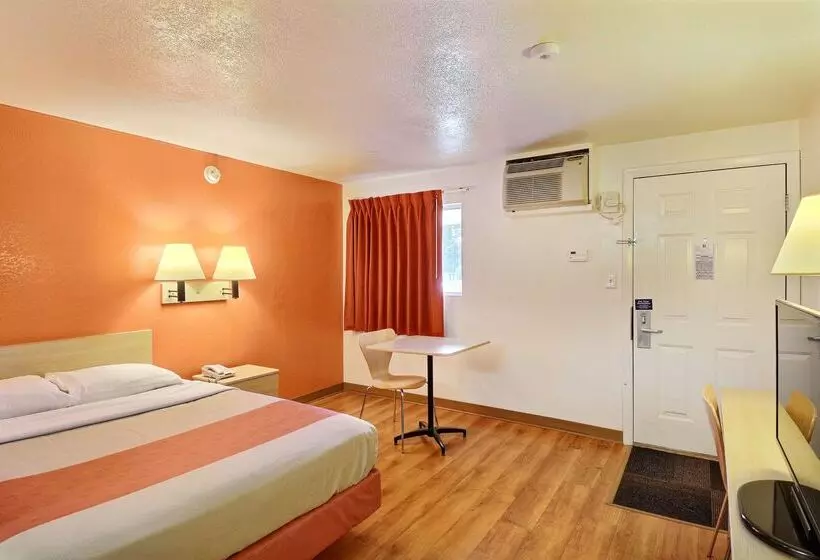 汽车旅馆  Travelodge By Wyndham Brattleboro Vt