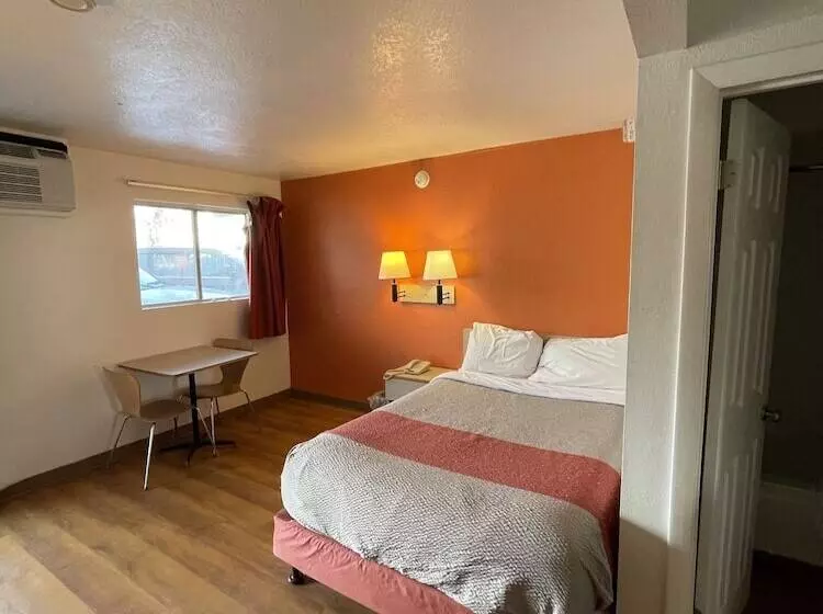 汽车旅馆  Travelodge By Wyndham Brattleboro Vt