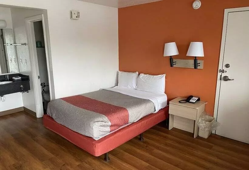 汽车旅馆  Travelodge By Wyndham Brattleboro Vt