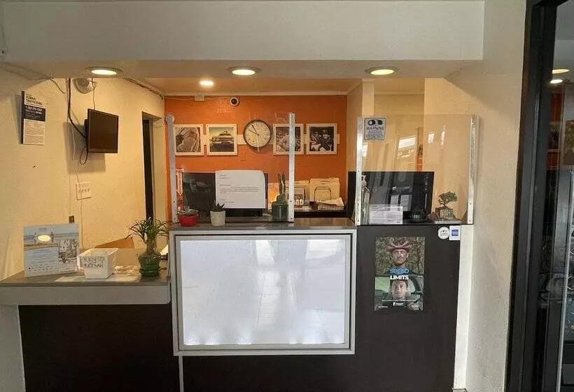 汽车旅馆  Travelodge By Wyndham Brattleboro Vt