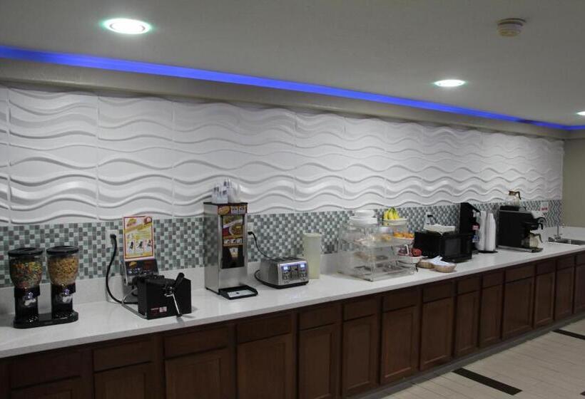 فندق على الطريق Westbridge Inn And Suites