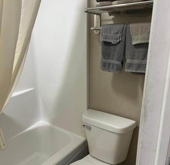 فندق على الطريق Westbridge Inn And Suites