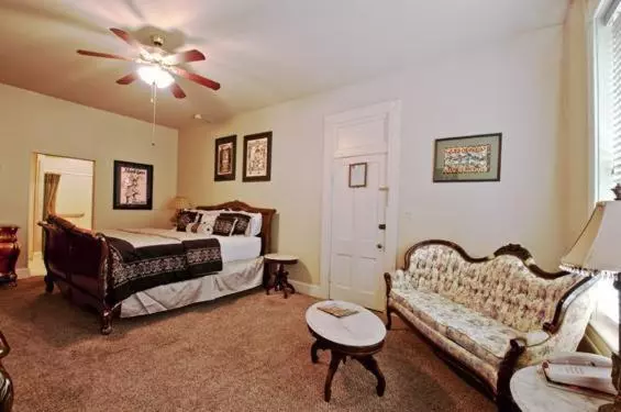 New Orleans Hotel Eureka Springs