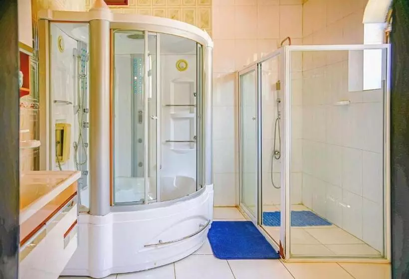 Ezra Boutique Hotel