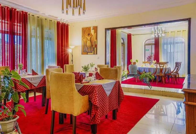 Ezra Boutique Hotel