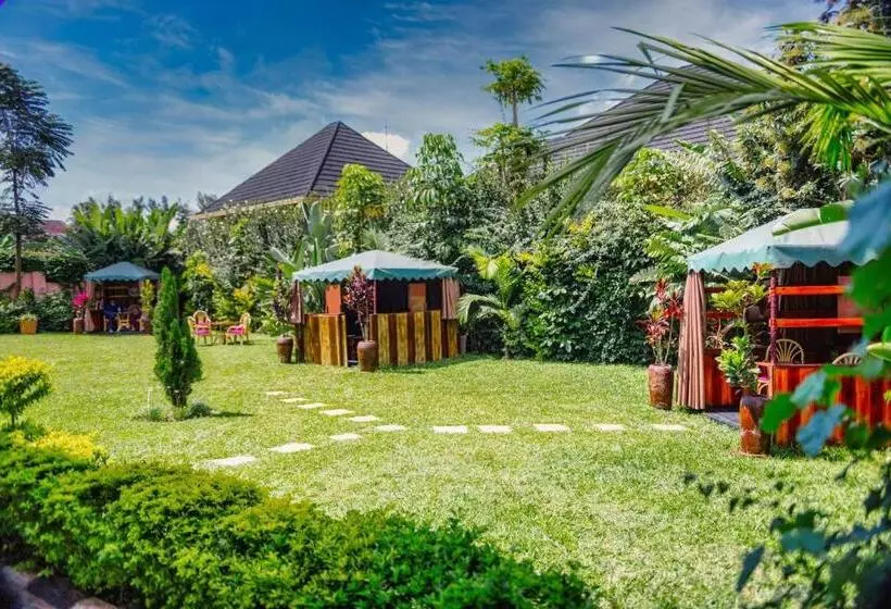 Ezra Boutique Hotel