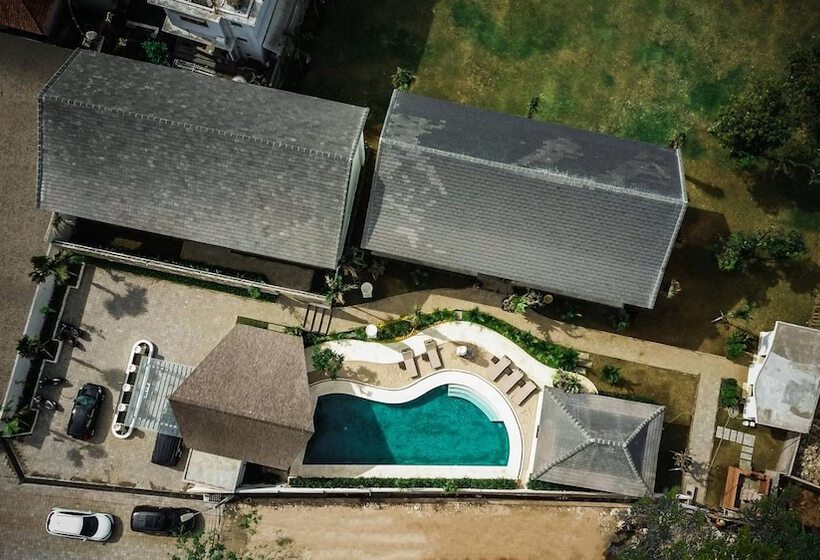 Ratan Uluwatu Hotel And Villas