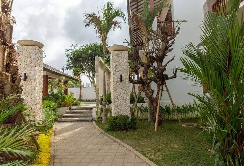 Ratan Uluwatu Hotel And Villas