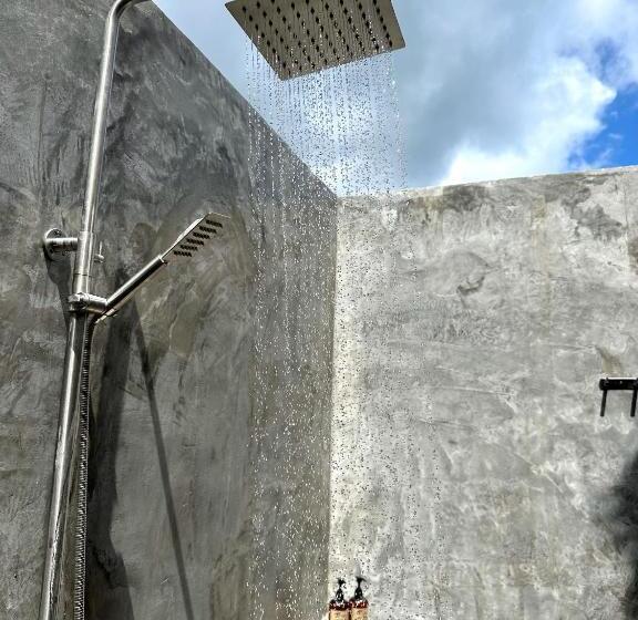 בית מלון כפרי The Secret Garden Koh Rong