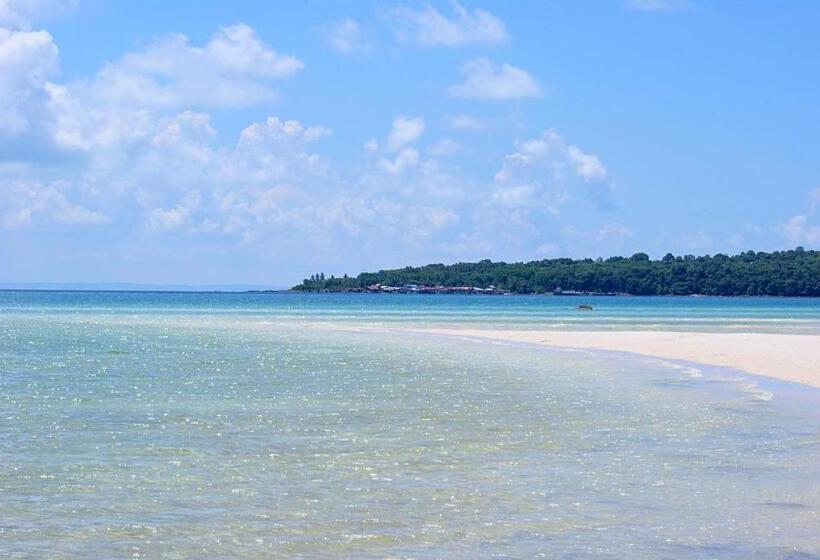 בית מלון כפרי The Secret Garden Koh Rong