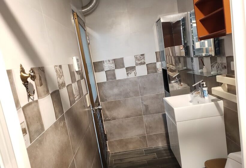 بنسيون Base Area