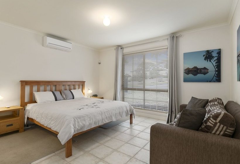 Seaholme  Free Wifi & Foxtel