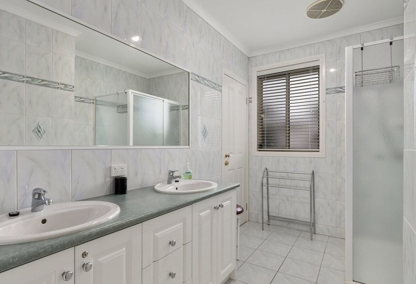 Seaholme  Free Wifi & Foxtel