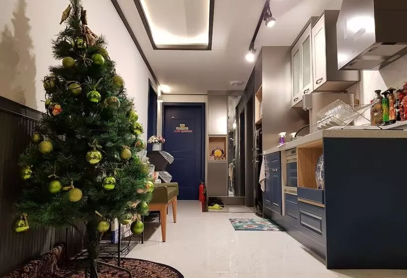 We Home Guesthouse   Hostel