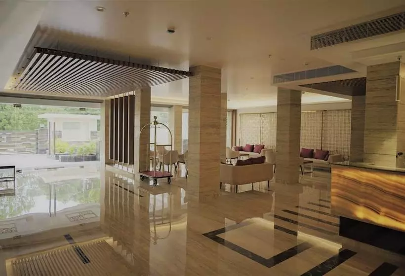 ホテル Deepti Courtyard