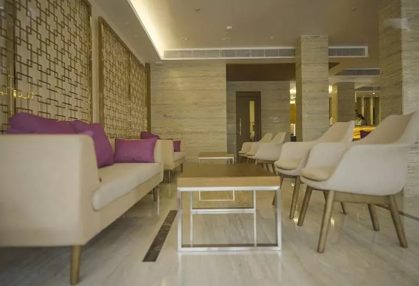 ホテル Deepti Courtyard