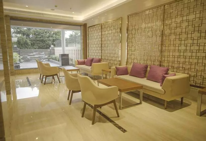 ホテル Deepti Courtyard