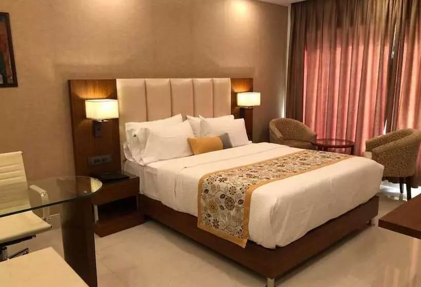 ホテル Deepti Courtyard