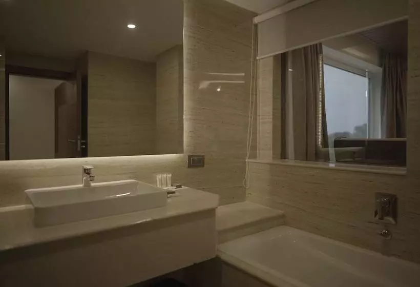 ホテル Deepti Courtyard