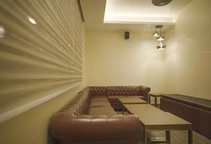 ホテル Deepti Courtyard