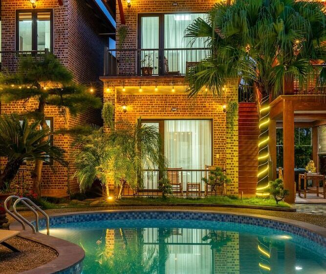 هتل The Little Village